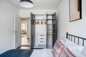 2 bedrooms, iron/ironing board, WiFi, bed sheets - Sweet Iselin 2BR w/ Private W/D, 1 min to Market, by Blueground (Basel)