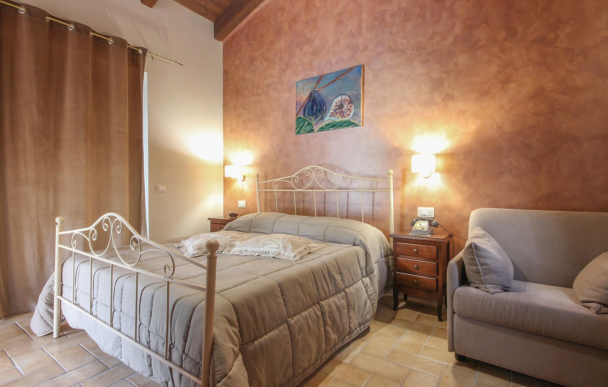 3 habitaciones, tabla de planchar con plancha y cuna de viaje 