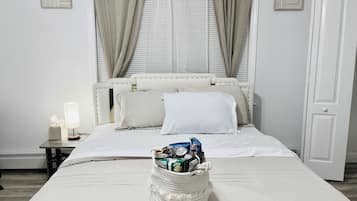 4 bedrooms, desk, iron/ironing board, travel crib