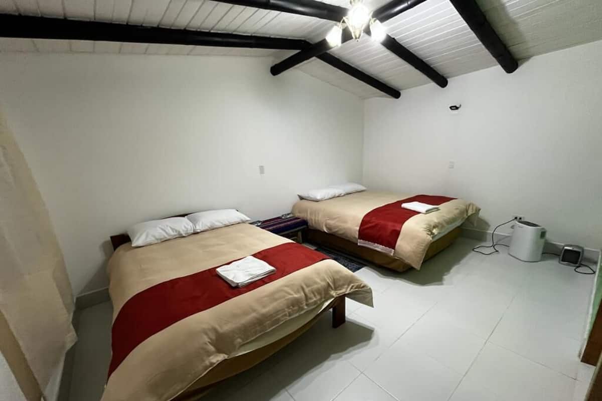 Habitación Deluxe | 1 habitación, decoración personalizada, muebles diferentes y escritorio