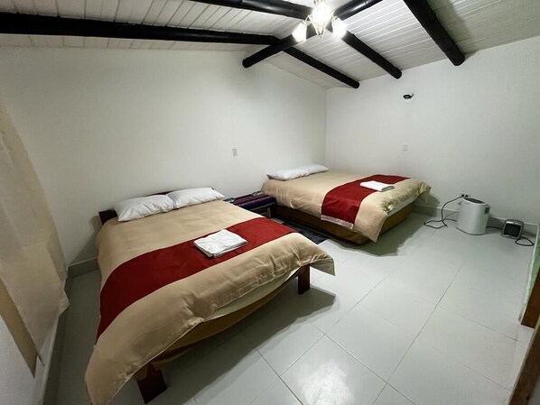 Chambre Deluxe | Décoration personnalisée, ameublement personnalisé, bureau