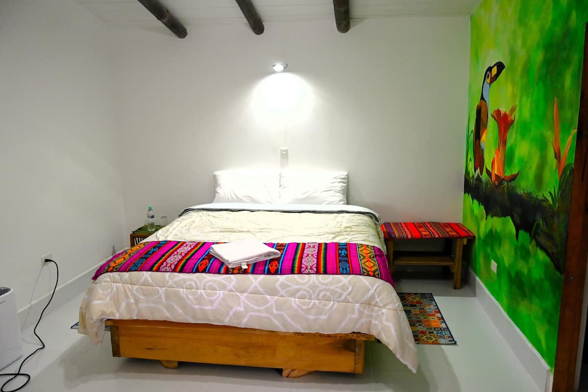 Habitación doble Elite de uso individual | 1 habitación, decoración personalizada, muebles diferentes y escritorio