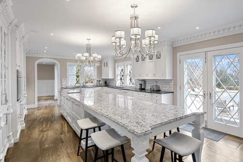 Twin Oaks Lake Estate: Luxury Lake Home on Seneca Lake