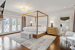 4 habitaciones, tabla de planchar con plancha y acceso a internet 