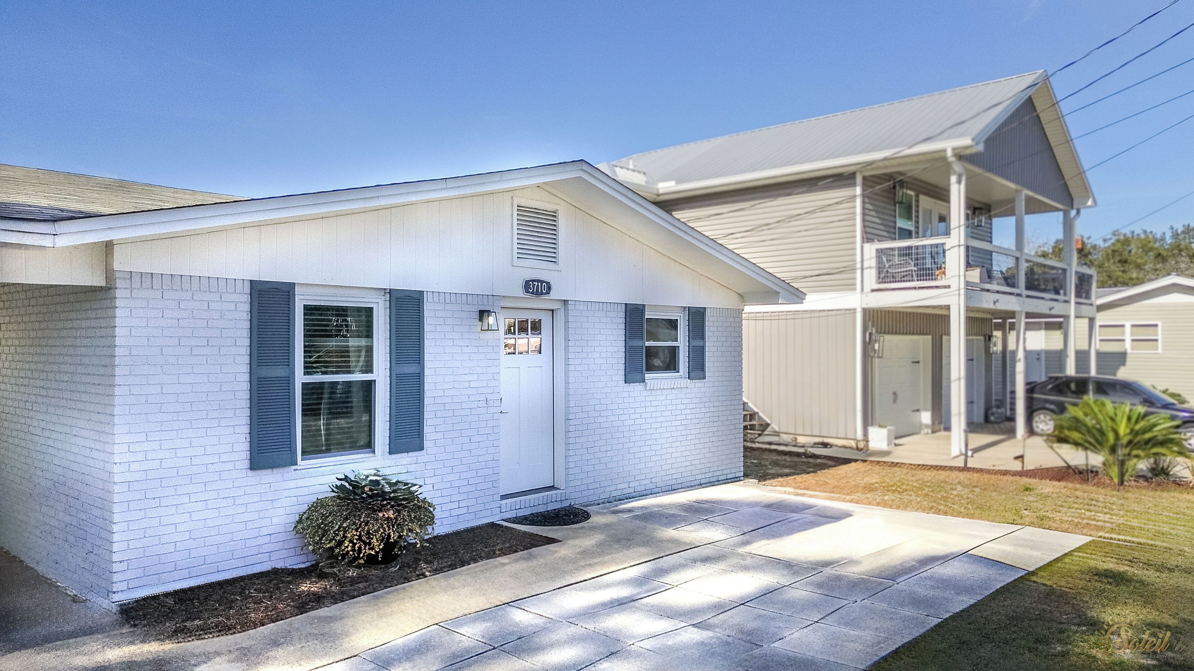 Fenced Backyard | Close To Dock | Minutes to Beach | FLPCB95
