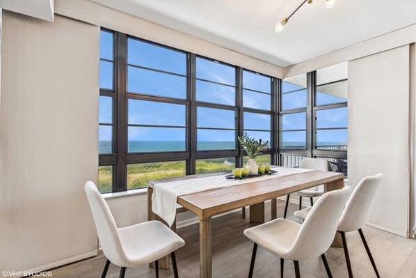 Dining - Seaview on Marco, beachfront 2 bed/2 bath unit with amazing views from each room (Marco Island)
