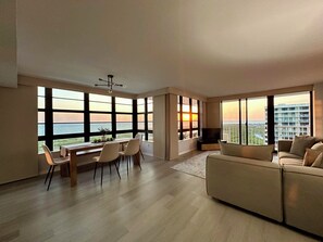 TV - Seaview on Marco, beachfront 2 bed/2 bath unit with amazing views from each room (Marco Island)