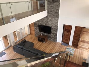 المنشأة من الداخل