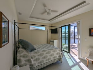 4 bedrooms, desk, iron/ironing board, WiFi