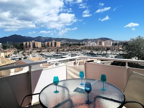 Outdoor dining - 2201 - PORT CANIGO BLOC-II 401, NEAR TO A NATURAL PARK FOR HIKING, MOUNTAIN BIKING OR WINDSURFING. GREAT LANDSCAPED AREA. (ROSES)