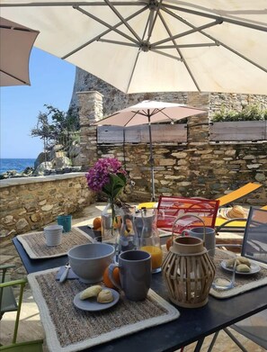 Outdoor dining - Casa Torra d'Erbalunga (Cateri)
