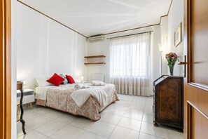 2 slaapkamers, een strijkplank/strijkijzer, wifi, beddengoed