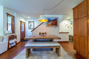 Interior - Luxury home close to Village; Garage & Jacuzzi (Mammoth Lakes)