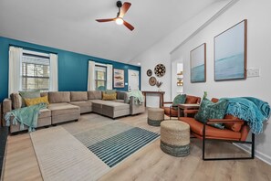 Smart TV, fireplace, books, stereo