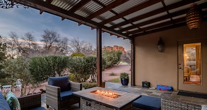 Experience luxury at Sedona Birdsong, a 3-bed retreat in Village of Oak Creek.