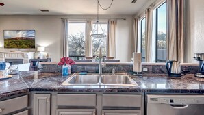 Unclassified image, 4 of 39, button - Experience luxury at Sedona Birdsong, a 3-bed retreat in Village of Oak Creek. (Sedona)