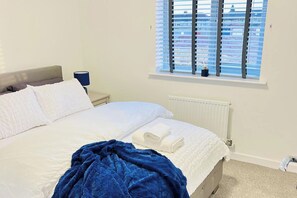 2 bedrooms, iron/ironing board, WiFi, bed sheets