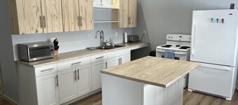 Lakefront cabin at Lake of The Prairies - Hot Tub -