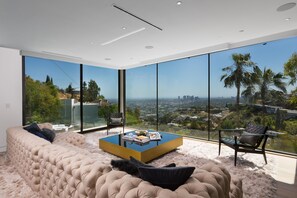 Living area - Hollywood dream home beautifully designed and completely automated smart home. (Los Angeles)