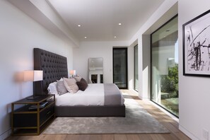 4 bedrooms, iron/ironing board, bed sheets - Hollywood dream home beautifully designed and completely automated smart home. (Los Angeles)