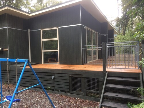 Holiday house on 1 acre of native bush a few minutes walk to lake Brunner