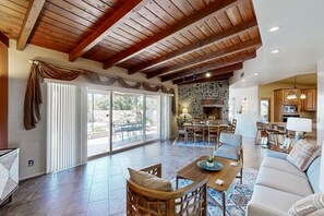 TV, books - Dog-friendly oasis with yard, amazing pool, furnished patio, & washer/dryer (Tucson)