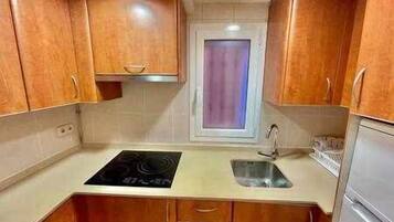 Een koelkast, een magnetron, een broodrooster