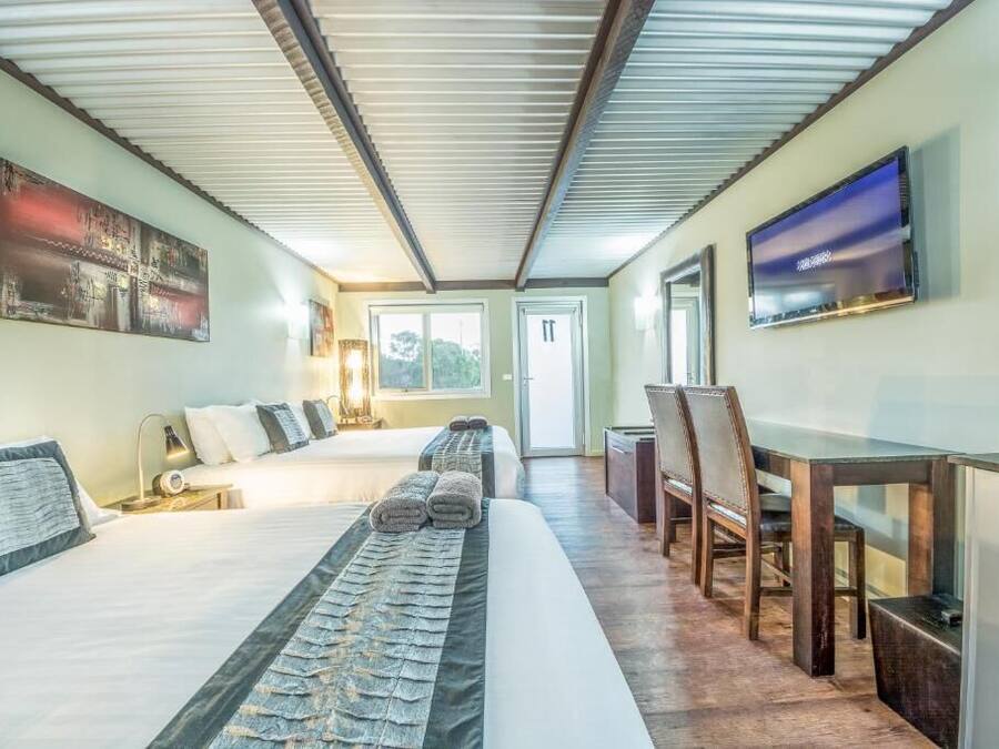 Twin Queen | Egyptian cotton sheets, premium bedding, pillowtop beds, minibar