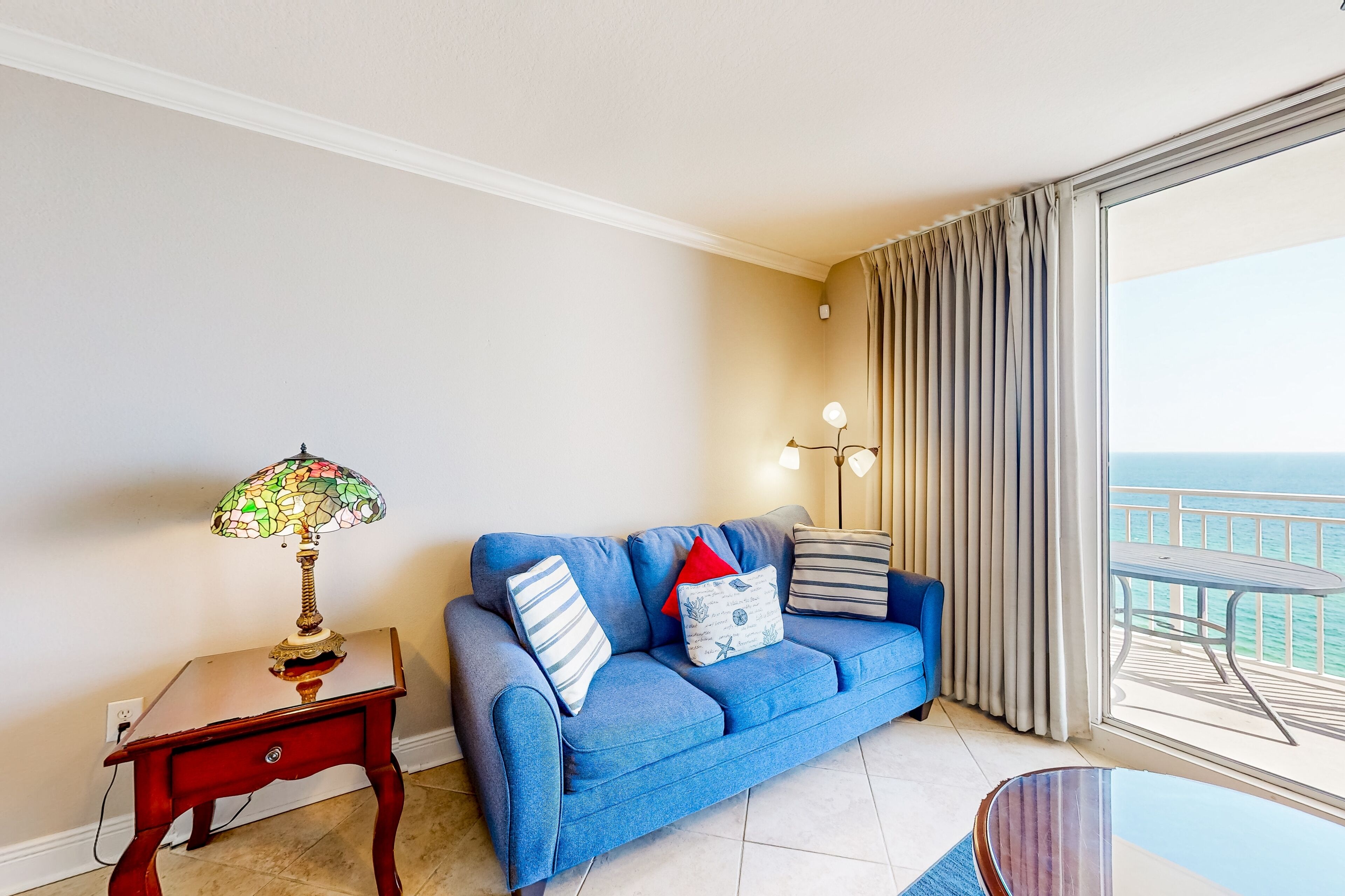 テレビ、テーブルサッカー台、卓球台