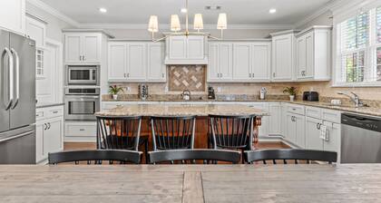 15-Guest Home with Pool, Close to Augusta Masters Golf Retreat