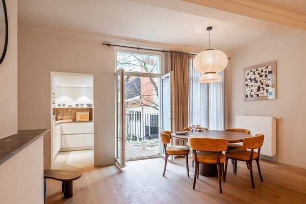 Cozy and bright dining area with direct access to terrace and kitchen