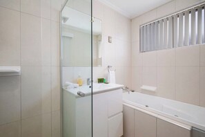 تجهيزات دش، مجففات شعر، مناشف