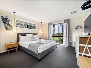 4 bedrooms, desk, iron/ironing board, WiFi