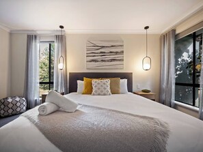 4 bedrooms, desk, iron/ironing board, WiFi