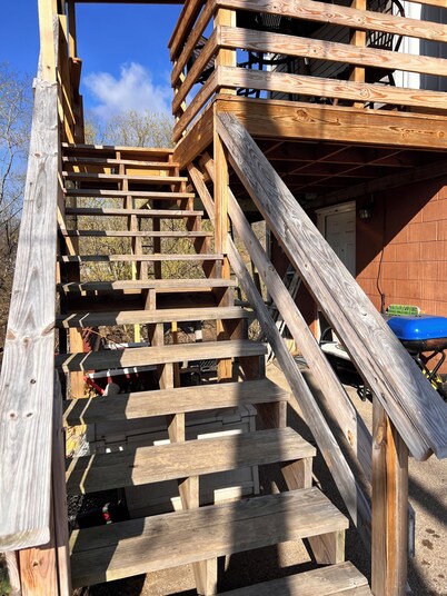 Riverview Retreat II, Charming 2 BR apartment with WiFi in Chapmanville, WV