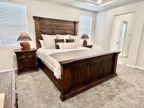 4 bedrooms, in-room safe, desk, iron/ironing board