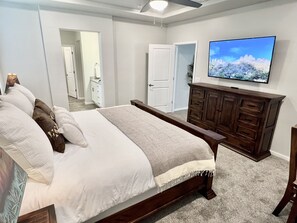 4 bedrooms, in-room safe, desk, iron/ironing board
