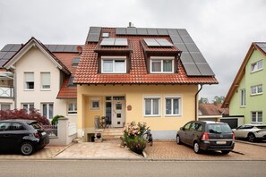 Exterior - Apartment 'Ferienwohnung Glöckler' with Shared Garden and Wi-Fi (Freiburg im Breisgau)