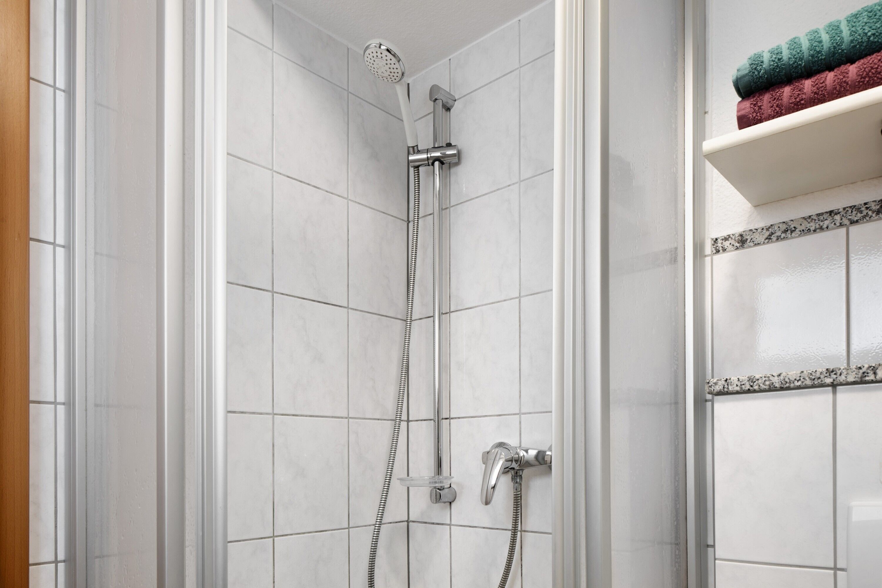 Dusche, Haartrockner, Handtücher