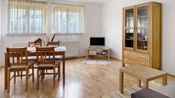 Fernseher, Stereoanlage