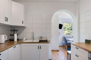 冰箱、微波炉、烤箱、炉灶