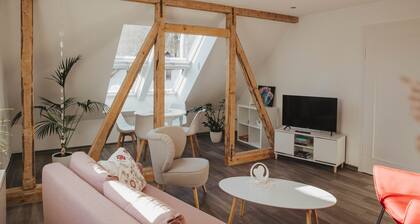 Ferienwohnung Wunderbar" mit Bergblick, privater Terrasse und WLAN
