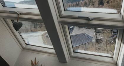 Ferienwohnung Wunderbar" mit Bergblick, privater Terrasse und WLAN