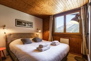 3 bedrooms, iron/ironing board, travel crib, free WiFi