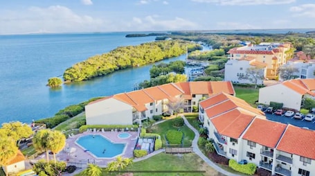Exterior. Vacation Paradise with Waterfront