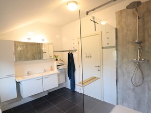 Douche, séchoir à cheveux