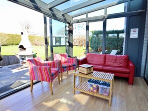 TV, fotballspill og bordtennis