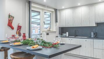 Réfrigérateur, micro-ondes, four, lave-vaisselle