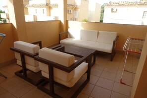 Property grounds - 3 Bed, 2 Bath Town house, Aircon, Wifi, Communal pool, Park and Sports area (Gran Alacant)