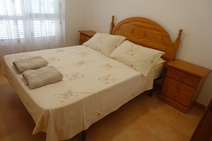 3 bedrooms, iron/ironing board, travel cot, free WiFi